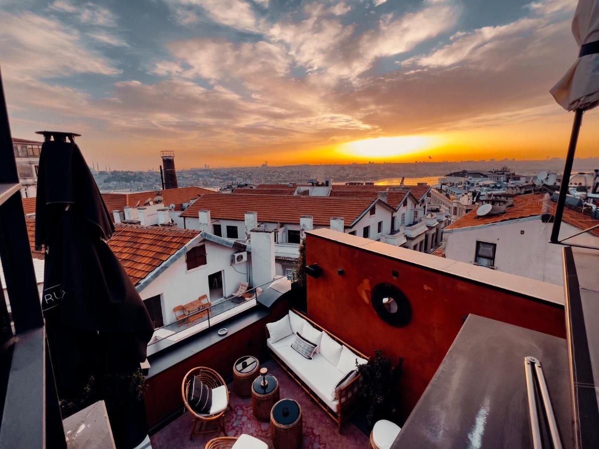 Ruz Hotels Estambul Exterior foto Sunset over the rooftops of the city