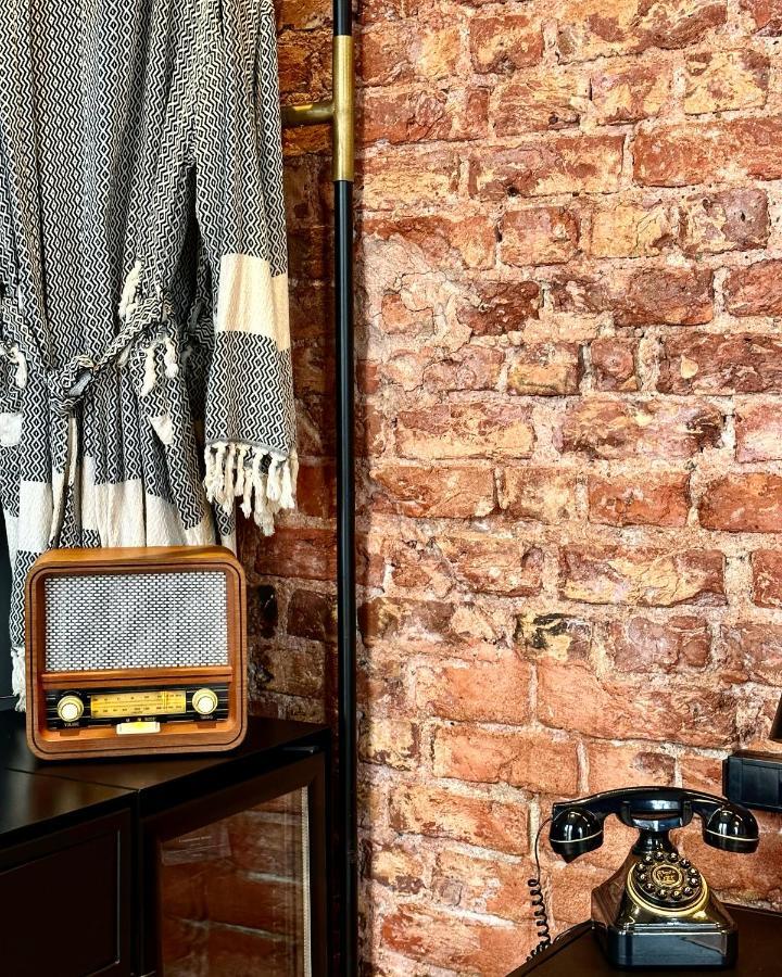 Ruz Hotels Estambul Exterior foto A radio in the kitchen