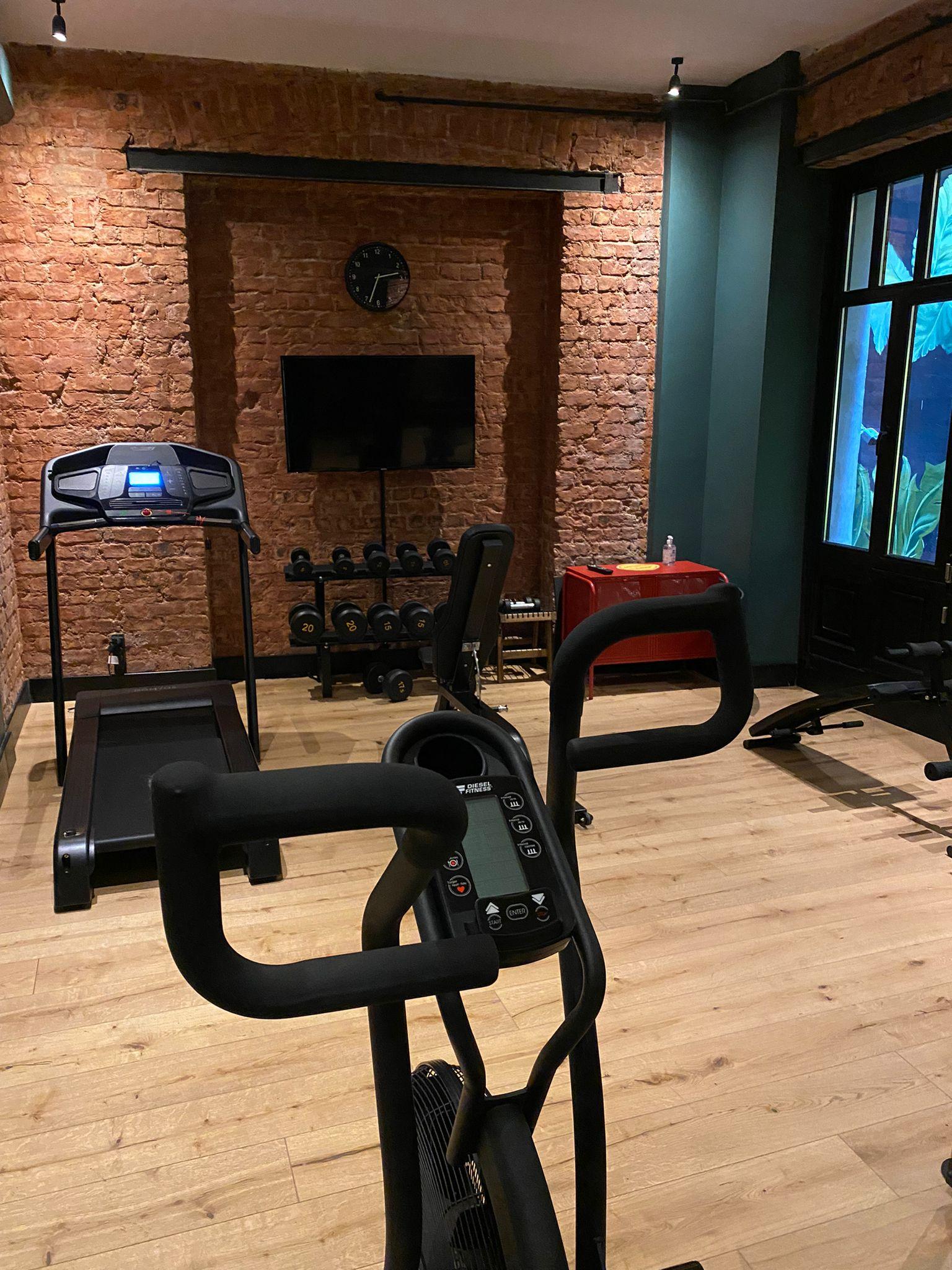 Ruz Hotels Estambul Exterior foto A home gym