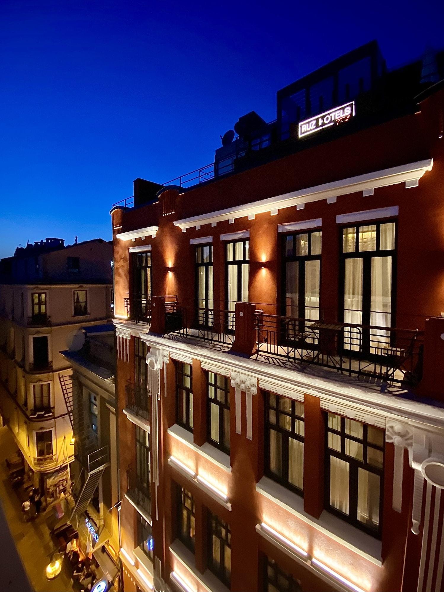 Ruz Hotels Estambul Exterior foto The Hotel's facade