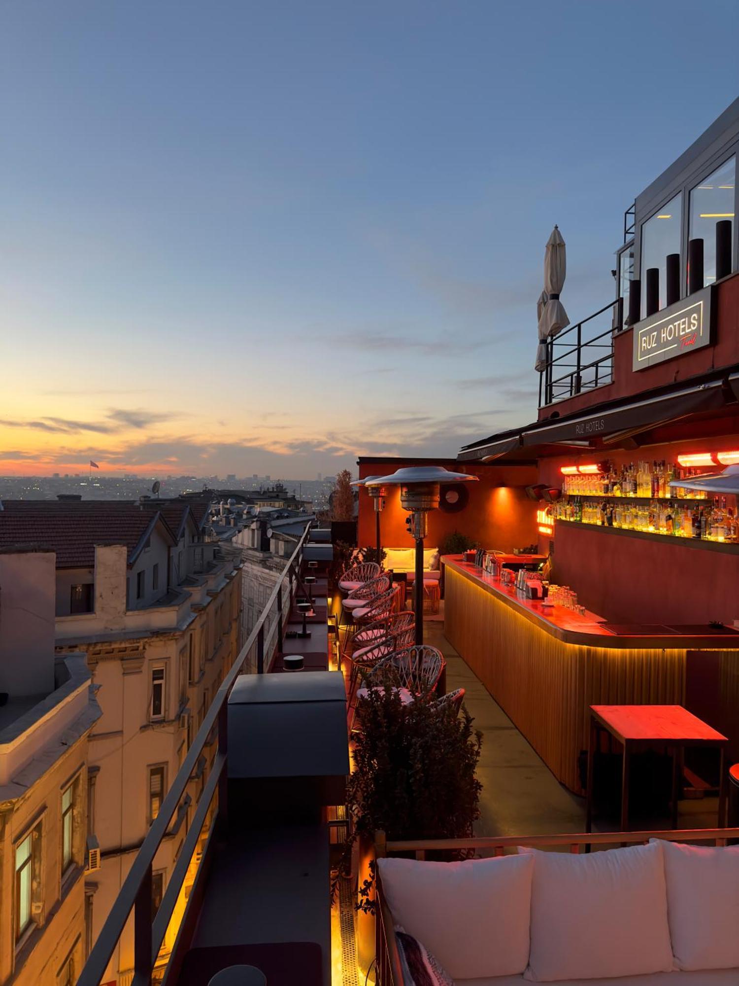 Ruz Hotels Estambul Exterior foto Rooftop bar